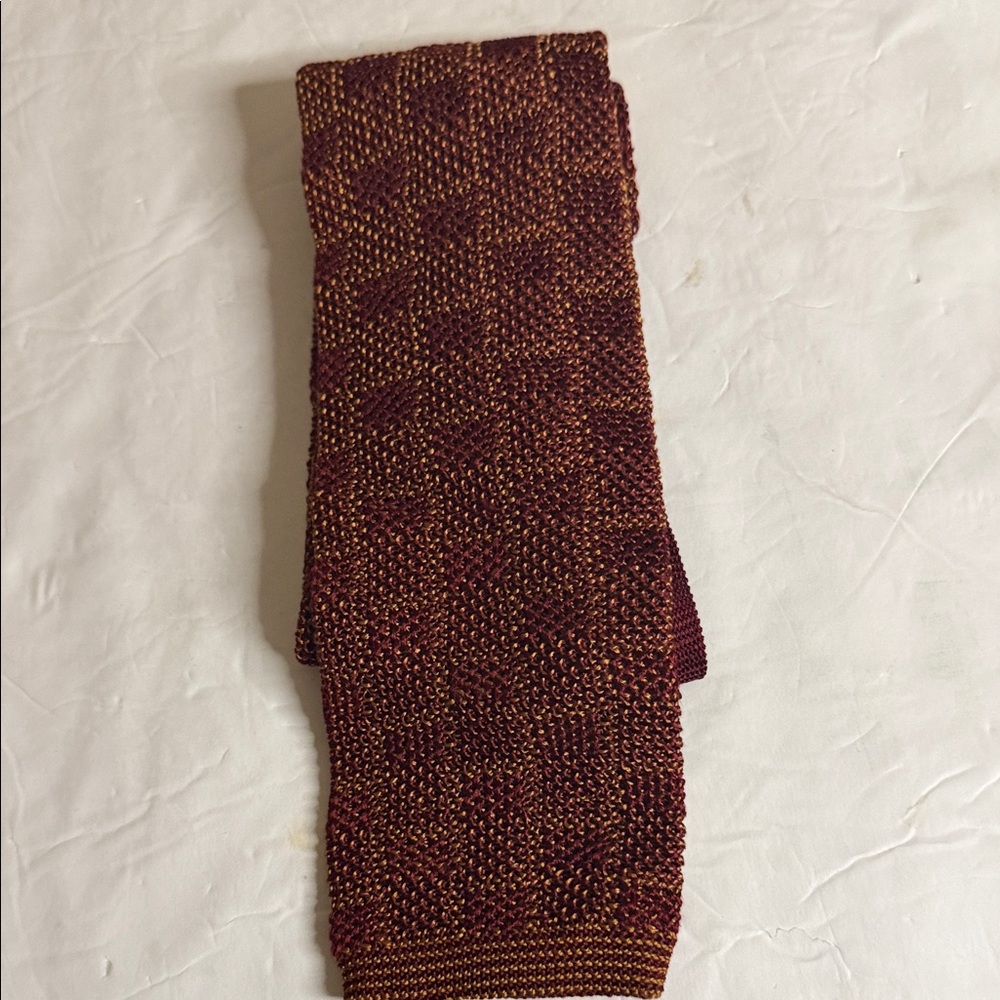 Paul Stuart made in Italy square silk tie Metallic Maroon and Gold Knit Scarf